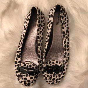 Beautiful Sperry Top Sider flats animal print